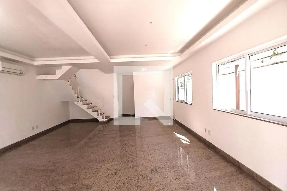 Casa com 5 quartos à venda, 260m2 em Rio De Janeiro - RJ - imagem 4 Foto 4 de Casa com 5 quartos à venda, 260m2 em Rio De Janeiro - RJ