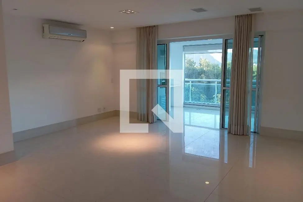 Casa com 3 quartos à venda, 158m2 em Barra da Tijuca, Rio De Janeiro - RJ - imagem 3 Foto 3 de Casa com 3 quartos à venda, 158m2 em Barra da Tijuca, Rio De Janeiro - RJ