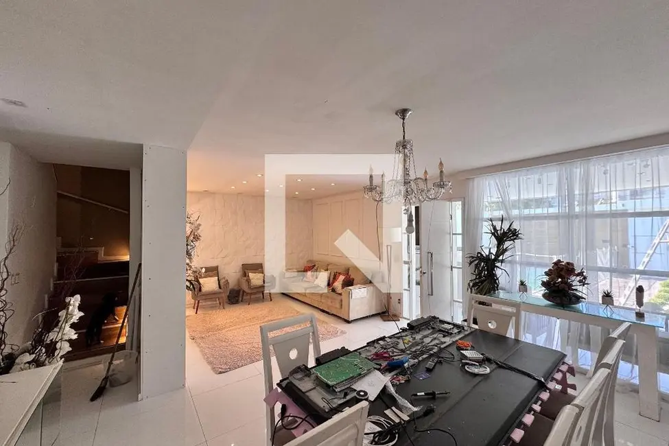 Foto 2 de Casa com 4 quartos à venda, 232m2 em Rio De Janeiro - RJ