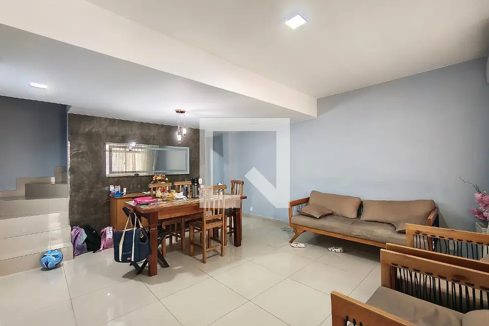 Casa com 4 quartos à venda, 200m2 em Rio De Janeiro - RJ - imagem 1 Foto 1 de Casa com 4 quartos à venda, 200m2 em Rio De Janeiro - RJ