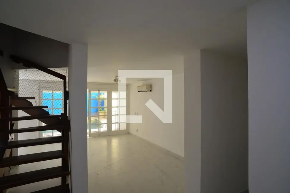 Casa de Condomínio com 4 quartos à venda, 300m2 em Barra da Tijuca, Rio De Janeiro - RJ - imagem 2 Foto 2 de Casa de Condomínio com 4 quartos à venda, 300m2 em Barra da Tijuca, Rio De Janeiro - RJ