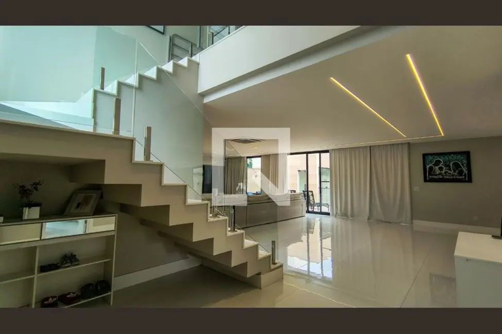 Casa com 5 quartos à venda, 300m2 em Rio De Janeiro - RJ - imagem 4 Foto 4 de Casa com 5 quartos à venda, 300m2 em Rio De Janeiro - RJ