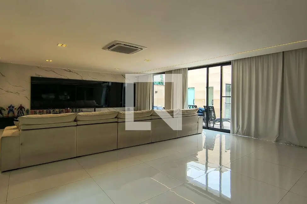 Casa com 5 quartos à venda, 300m2 em Rio De Janeiro - RJ - imagem 5 Foto 5 de Casa com 5 quartos à venda, 300m2 em Rio De Janeiro - RJ