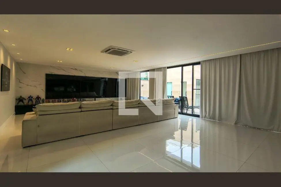 Casa com 5 quartos à venda, 300m2 em Rio De Janeiro - RJ - imagem 3 Foto 3 de Casa com 5 quartos à venda, 300m2 em Rio De Janeiro - RJ