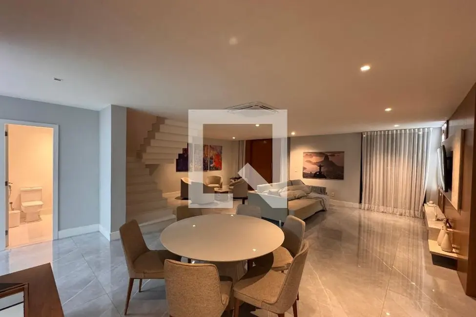 Foto 3 de Casa com 4 quartos à venda, 450m2 em Rio De Janeiro - RJ