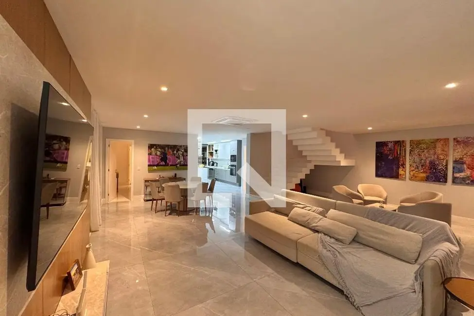 Foto 2 de Casa com 4 quartos à venda, 450m2 em Rio De Janeiro - RJ