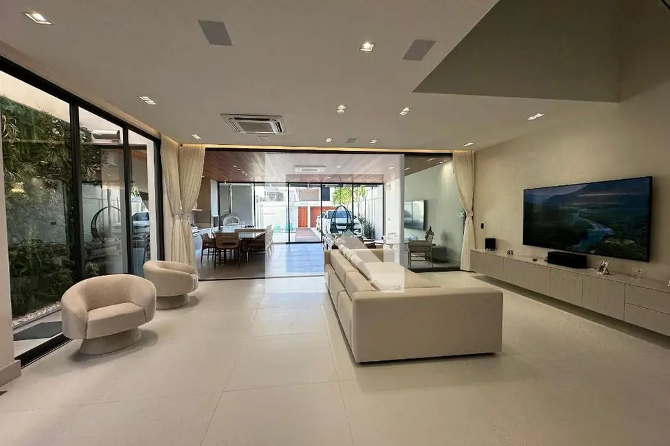 Foto 2 de Casa com 4 quartos à venda, 600m2 em Rio De Janeiro - RJ