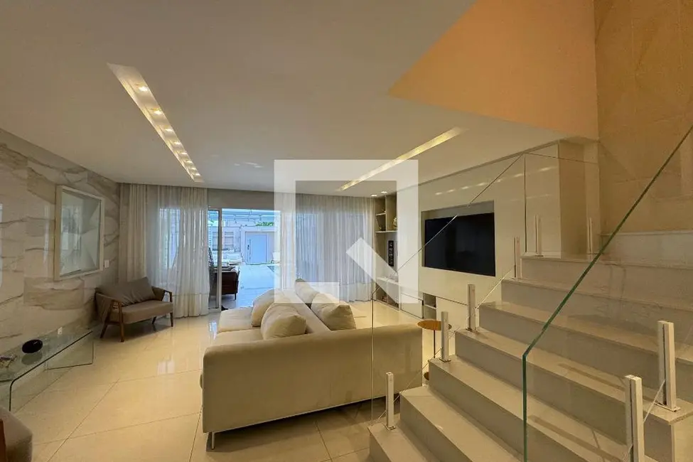 Casa com 4 quartos à venda, 490m2 em Rio De Janeiro - RJ - imagem 3 Foto 3 de Casa com 4 quartos à venda, 490m2 em Rio De Janeiro - RJ