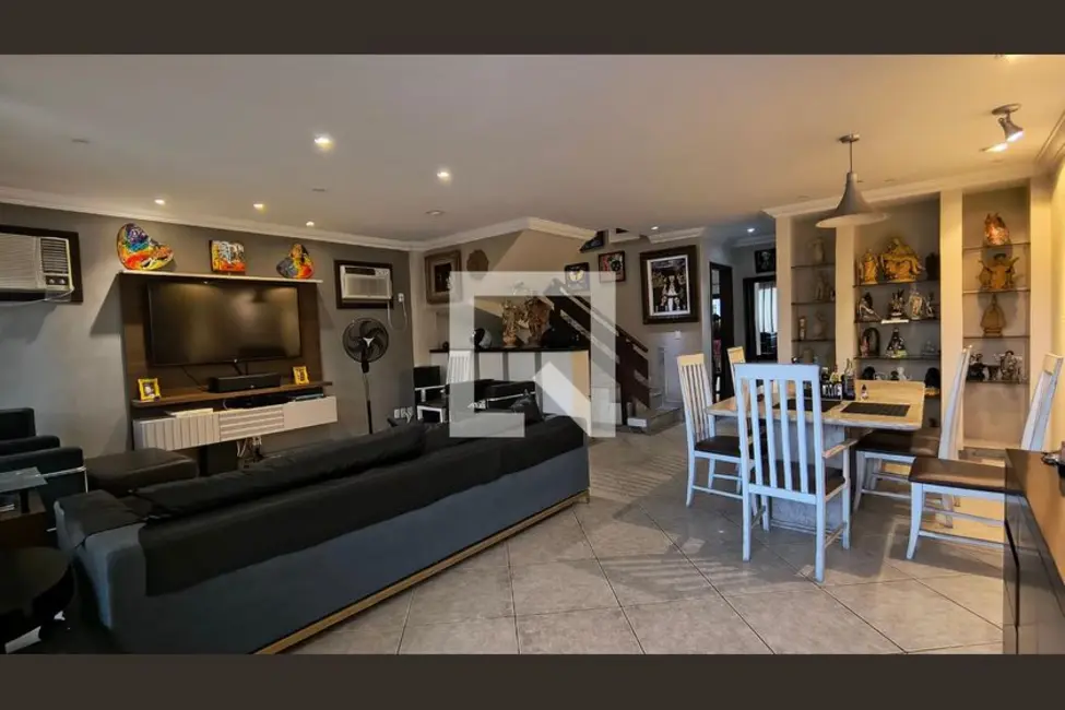 Foto 1 de Casa com 4 quartos à venda, 350m2 em Rio De Janeiro - RJ