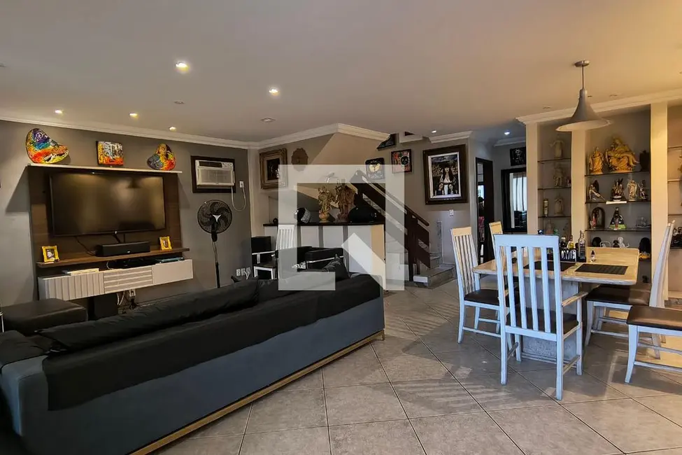 Foto 2 de Casa com 4 quartos à venda, 350m2 em Rio De Janeiro - RJ