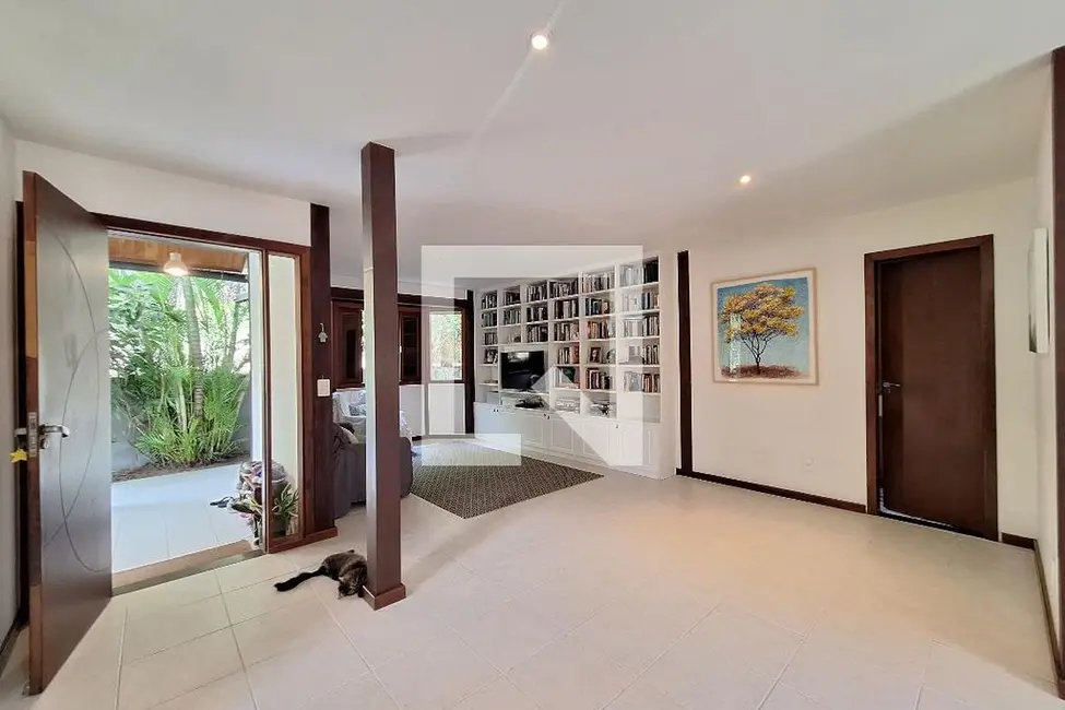 Casa com 5 quartos à venda, 1037m2 em Laranjeiras, Rio De Janeiro - RJ - imagem 2 Foto 2 de Casa com 5 quartos à venda, 1037m2 em Laranjeiras, Rio De Janeiro - RJ
