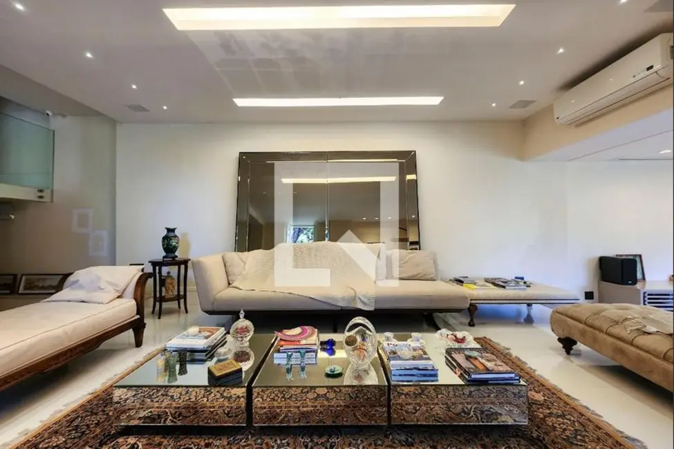Casa com 6 quartos à venda, 600m2 em Laranjeiras, Rio De Janeiro - RJ - imagem 4 Foto 4 de Casa com 6 quartos à venda, 600m2 em Laranjeiras, Rio De Janeiro - RJ