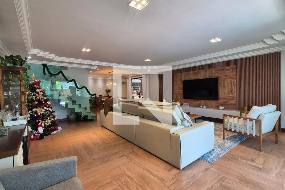 Casa com 4 quartos à venda, 356m2 em Rio De Janeiro - RJ - imagem 2 Foto 2 de Casa com 4 quartos à venda, 356m2 em Rio De Janeiro - RJ