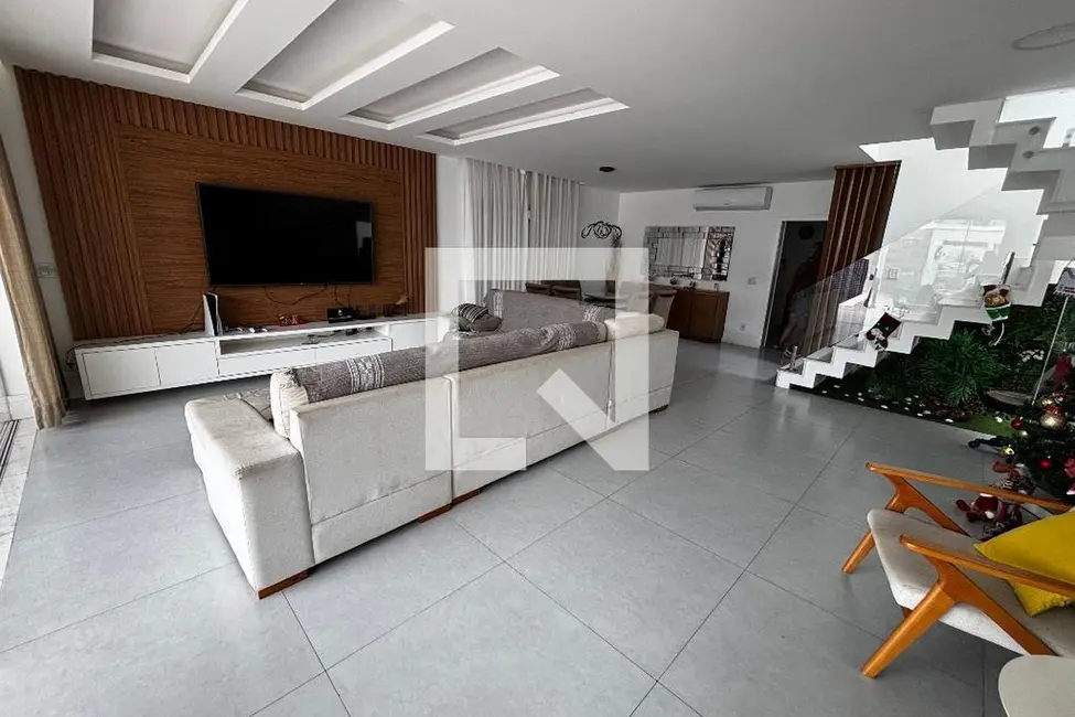 Casa de Condomínio com 5 quartos à venda, 350m2 em Rio De Janeiro - RJ - imagem 2 Foto 2 de Casa de Condomínio com 5 quartos à venda, 350m2 em Rio De Janeiro - RJ