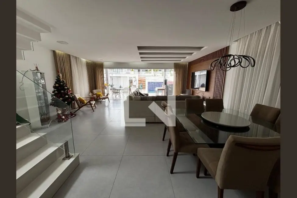 Casa de Condomínio com 5 quartos à venda, 350m2 em Rio De Janeiro - RJ - imagem 4 Foto 4 de Casa de Condomínio com 5 quartos à venda, 350m2 em Rio De Janeiro - RJ