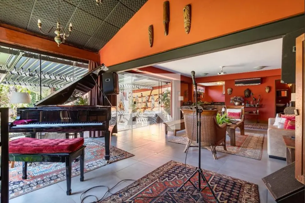 Casa com 4 quartos à venda, 460m2 em Laranjeiras, Rio De Janeiro - RJ - imagem 8 Foto 8 de Casa com 4 quartos à venda, 460m2 em Laranjeiras, Rio De Janeiro - RJ