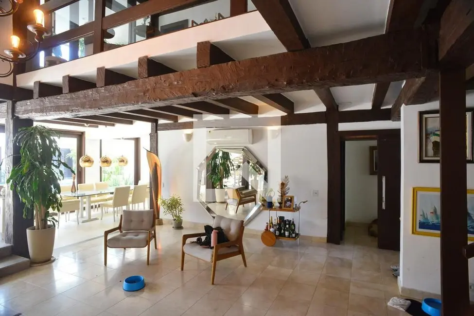Casa com 4 quartos à venda, 675m2 em Barra da Tijuca, Rio De Janeiro - RJ - imagem 2 Foto 2 de Casa com 4 quartos à venda, 675m2 em Barra da Tijuca, Rio De Janeiro - RJ