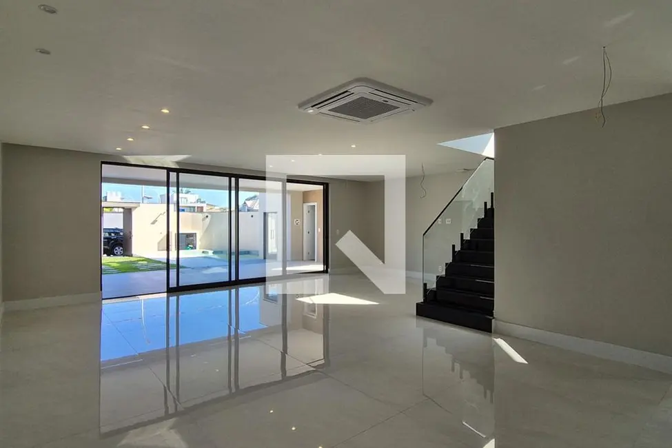 Casa de Condomínio com 4 quartos à venda, 450m2 em Rio De Janeiro - RJ - imagem 2 Foto 2 de Casa de Condomínio com 4 quartos à venda, 450m2 em Rio De Janeiro - RJ