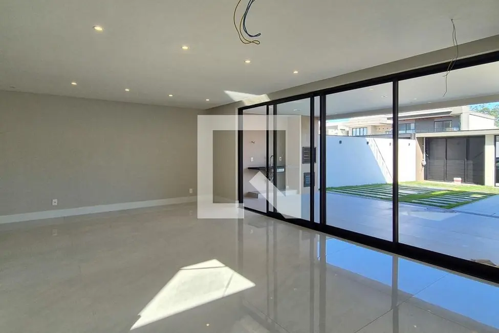 Casa de Condomínio com 4 quartos à venda, 450m2 em Rio De Janeiro - RJ - imagem 4 Foto 4 de Casa de Condomínio com 4 quartos à venda, 450m2 em Rio De Janeiro - RJ