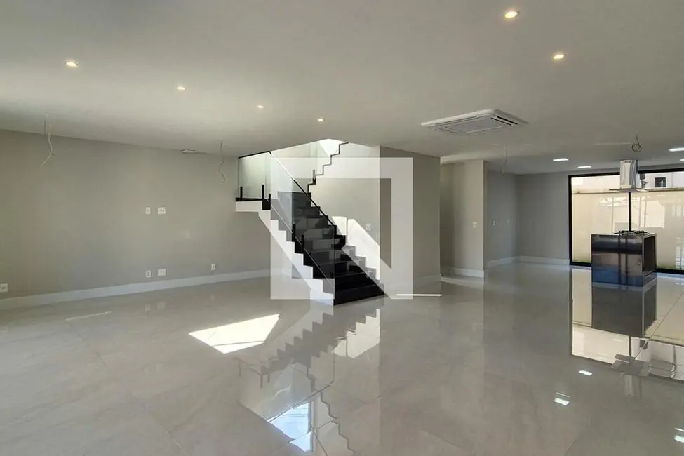 Casa de Condomínio com 4 quartos à venda, 450m2 em Rio De Janeiro - RJ - imagem 1 Foto 1 de Casa de Condomínio com 4 quartos à venda, 450m2 em Rio De Janeiro - RJ