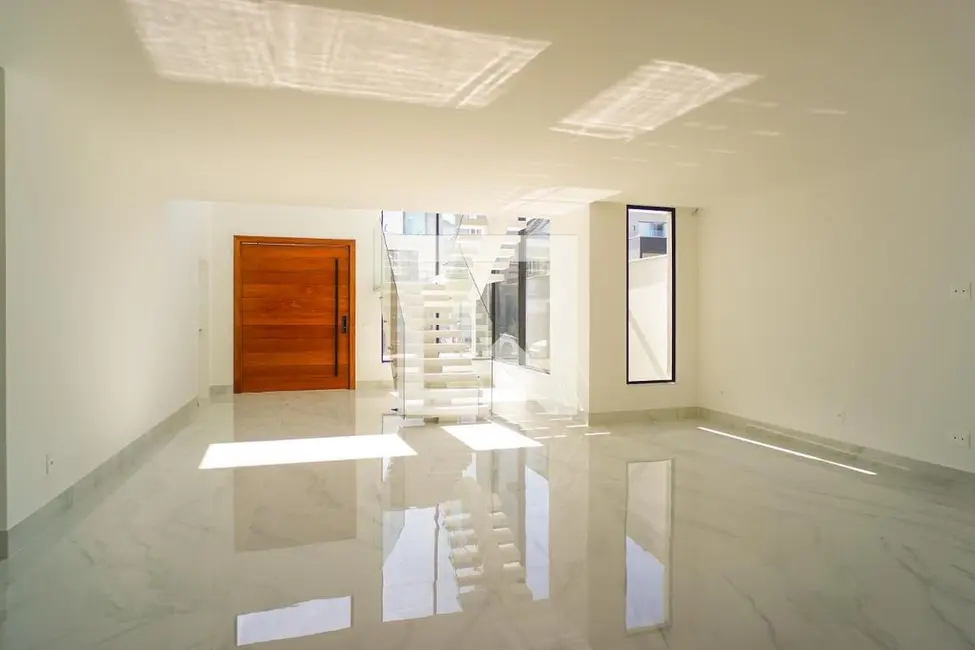 Casa de Condomínio com 5 quartos à venda, 400m2 em Rio De Janeiro - RJ - imagem 5 Foto 5 de Casa de Condomínio com 5 quartos à venda, 400m2 em Rio De Janeiro - RJ