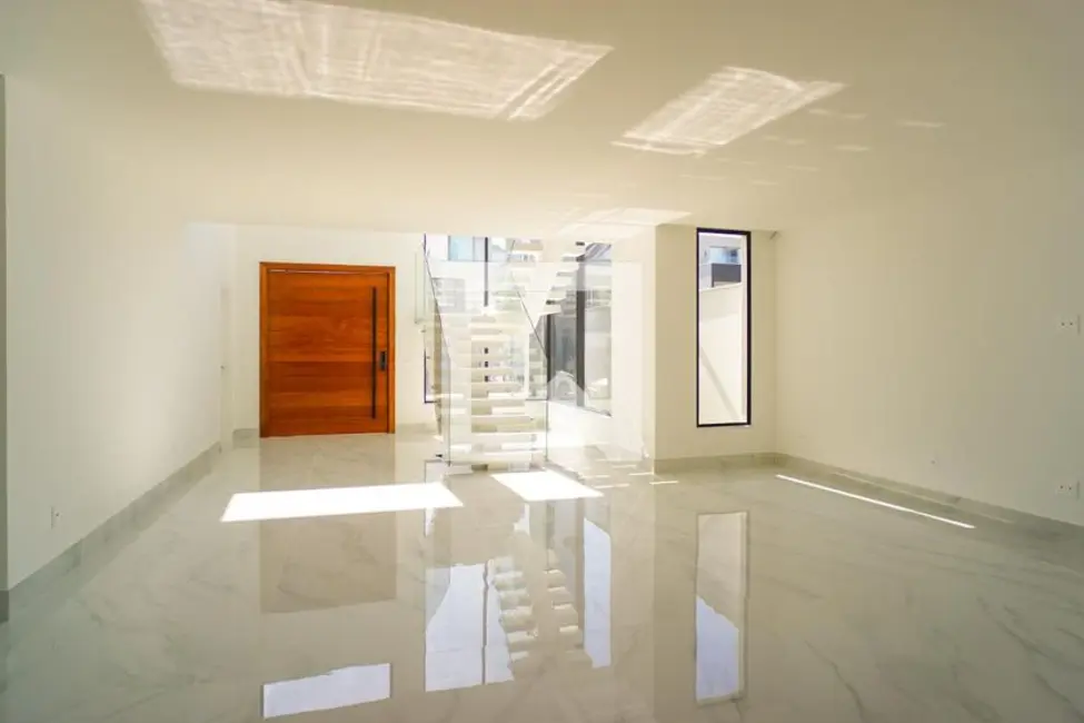 Casa de Condomínio com 5 quartos à venda, 400m2 em Rio De Janeiro - RJ - imagem 3 Foto 3 de Casa de Condomínio com 5 quartos à venda, 400m2 em Rio De Janeiro - RJ