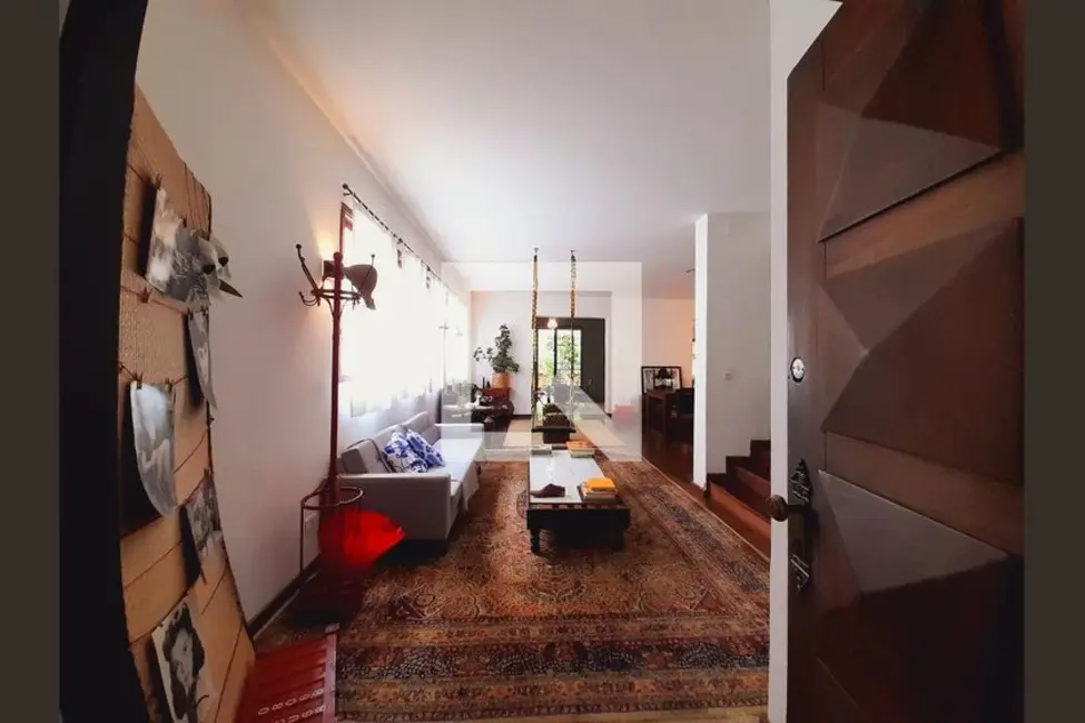 Casa com 7 quartos à venda, 540m2 em Laranjeiras, Rio De Janeiro - RJ - imagem 3 Foto 3 de Casa com 7 quartos à venda, 540m2 em Laranjeiras, Rio De Janeiro - RJ