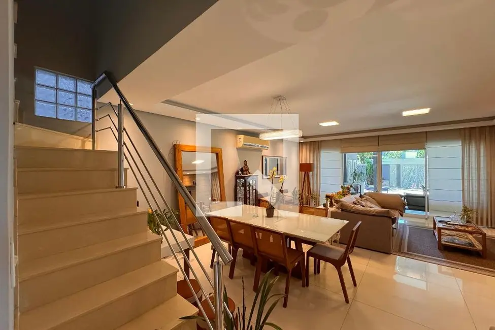 Casa de Condomínio com 4 quartos à venda, 340m2 em Rio De Janeiro - RJ - imagem 5 Foto 5 de Casa de Condomínio com 4 quartos à venda, 340m2 em Rio De Janeiro - RJ