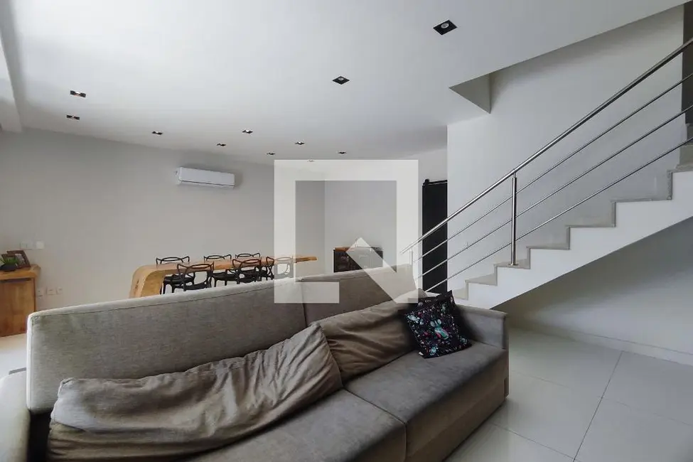 Casa de Condomínio com 3 quartos à venda, 372m2 em Rio De Janeiro - RJ - imagem 3 Foto 3 de Casa de Condomínio com 3 quartos à venda, 372m2 em Rio De Janeiro - RJ