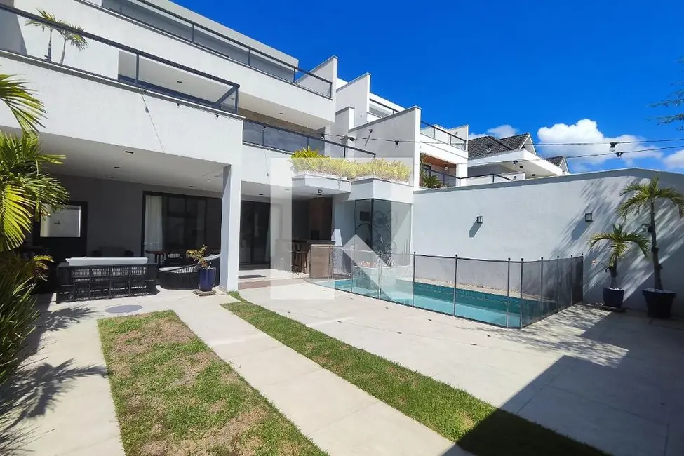 Casa de Condomínio com 3 quartos à venda, 372m2 em Rio De Janeiro - RJ - imagem 8 Foto 8 de Casa de Condomínio com 3 quartos à venda, 372m2 em Rio De Janeiro - RJ