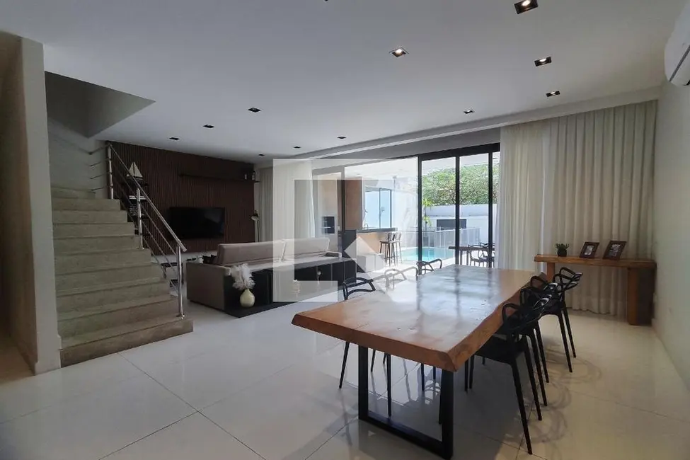 Casa de Condomínio com 3 quartos à venda, 372m2 em Rio De Janeiro - RJ - imagem 2 Foto 2 de Casa de Condomínio com 3 quartos à venda, 372m2 em Rio De Janeiro - RJ
