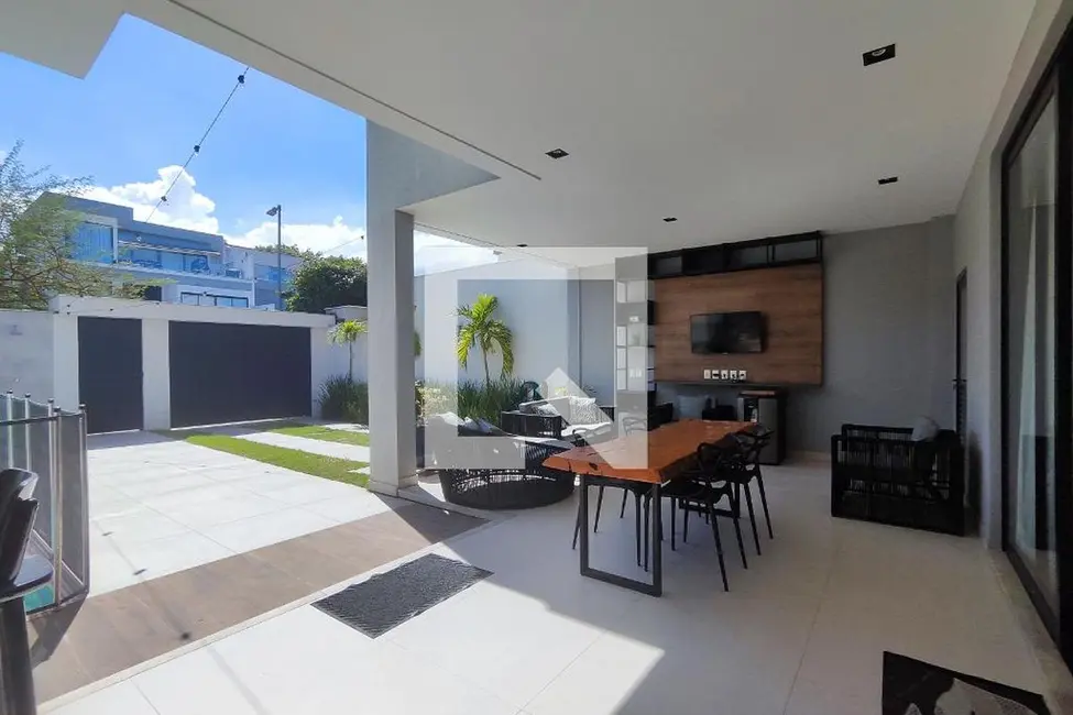 Casa de Condomínio com 3 quartos à venda, 372m2 em Rio De Janeiro - RJ - imagem 5 Foto 5 de Casa de Condomínio com 3 quartos à venda, 372m2 em Rio De Janeiro - RJ