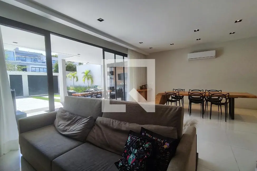 Casa de Condomínio com 3 quartos à venda, 372m2 em Rio De Janeiro - RJ - imagem 4 Foto 4 de Casa de Condomínio com 3 quartos à venda, 372m2 em Rio De Janeiro - RJ