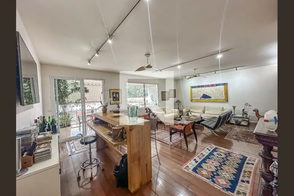 Apartamento com 4 quartos à venda, 210m2 em Laranjeiras, Rio De Janeiro - RJ - imagem 2 Foto 2 de Apartamento com 4 quartos à venda, 210m2 em Laranjeiras, Rio De Janeiro - RJ