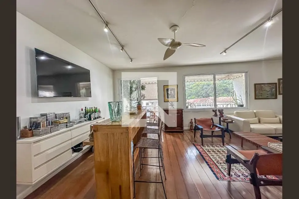 Apartamento com 4 quartos à venda, 210m2 em Laranjeiras, Rio De Janeiro - RJ - imagem 3 Foto 3 de Apartamento com 4 quartos à venda, 210m2 em Laranjeiras, Rio De Janeiro - RJ