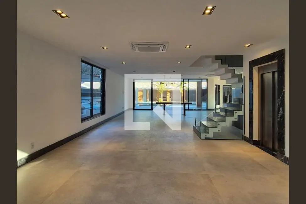 Casa com 6 quartos à venda, 1200m2 em Rio De Janeiro - RJ - imagem 5 Foto 5 de Casa com 6 quartos à venda, 1200m2 em Rio De Janeiro - RJ