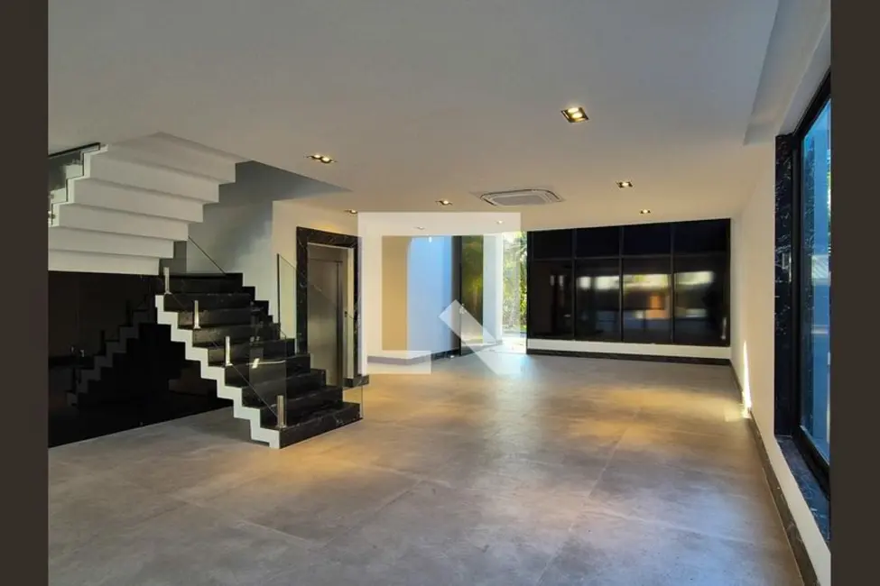 Casa com 6 quartos à venda, 1200m2 em Rio De Janeiro - RJ - imagem 3 Foto 3 de Casa com 6 quartos à venda, 1200m2 em Rio De Janeiro - RJ