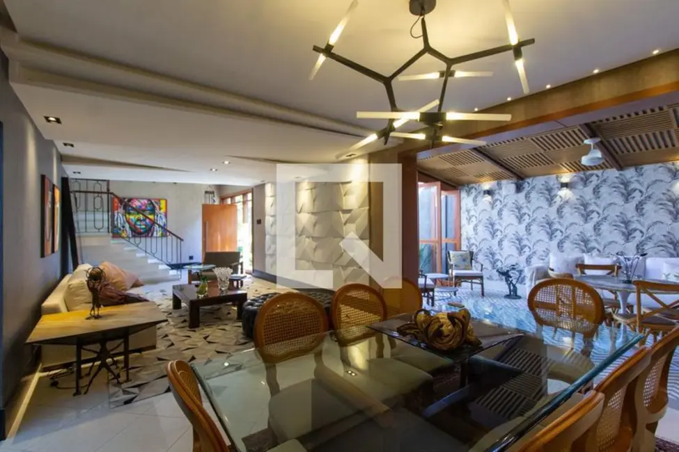Casa com 6 quartos à venda, 350m2 em Laranjeiras, Rio De Janeiro - RJ - imagem 2 Foto 2 de Casa com 6 quartos à venda, 350m2 em Laranjeiras, Rio De Janeiro - RJ