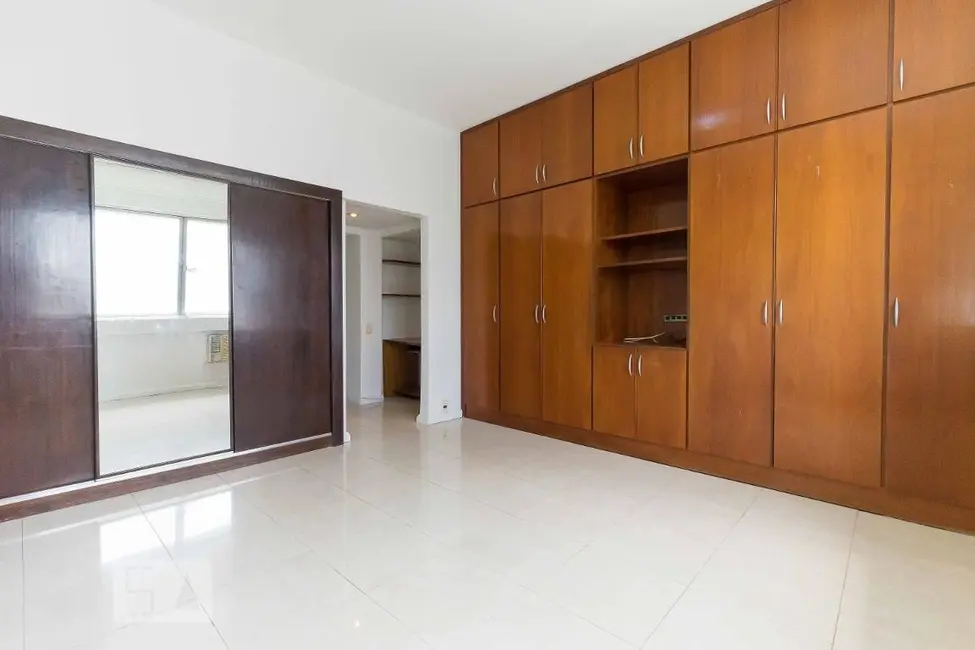 Apartamento com 3 quartos à venda, 130m2 em Laranjeiras, Rio De Janeiro - RJ - imagem 8 Foto 8 de Apartamento com 3 quartos à venda, 130m2 em Laranjeiras, Rio De Janeiro - RJ