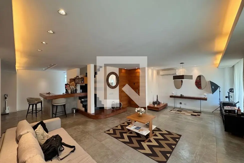 Foto 1 de Casa com 3 quartos à venda, 600m2 em Rio De Janeiro - RJ