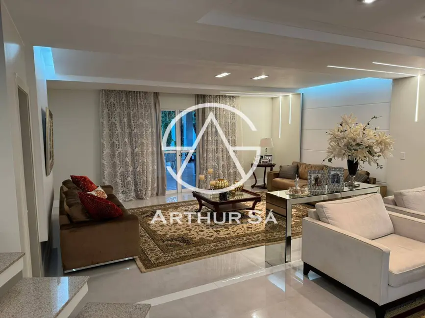 Casa com 5 quartos à venda, 1800m2 em Brasilia - DF - imagem 6 Foto 6 de Casa com 5 quartos à venda, 1800m2 em Brasilia - DF