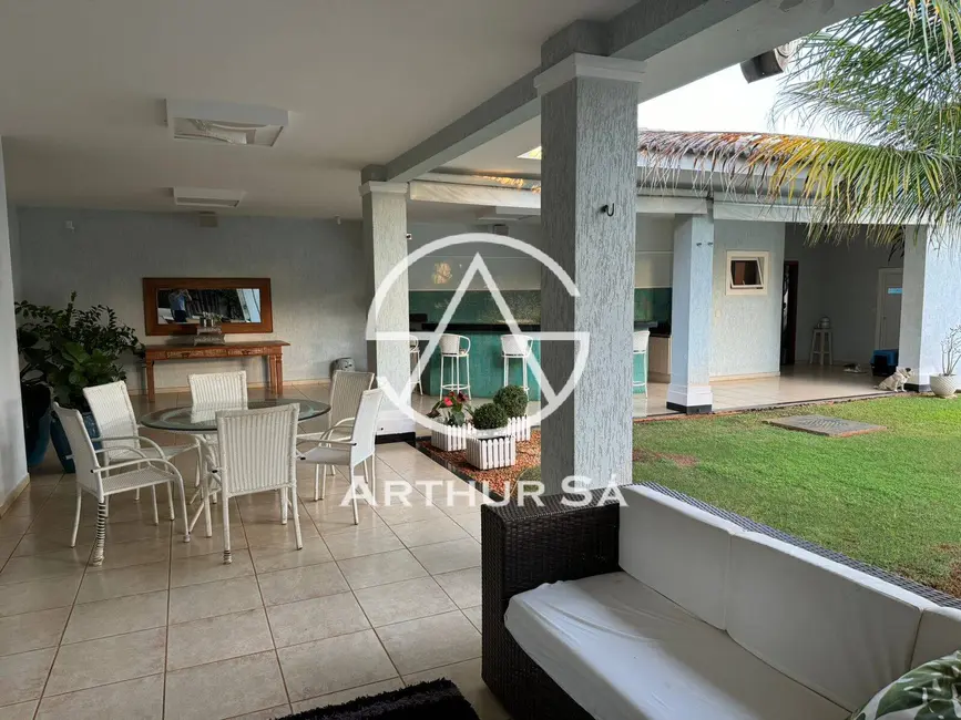 Casa com 5 quartos à venda, 1800m2 em Brasilia - DF - imagem 3 Foto 3 de Casa com 5 quartos à venda, 1800m2 em Brasilia - DF