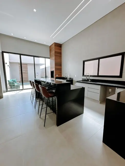 Casa de Condomínio com 3 quartos à venda, 360m2 em Laranjeiras, Uberlandia - MG - imagem 5 Foto 5 de Casa de Condomínio com 3 quartos à venda, 360m2 em Laranjeiras, Uberlandia - MG