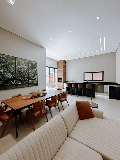 Foto 2 de Casa de Condomínio com 3 quartos à venda, 360m2 em Laranjeiras, Uberlandia - MG