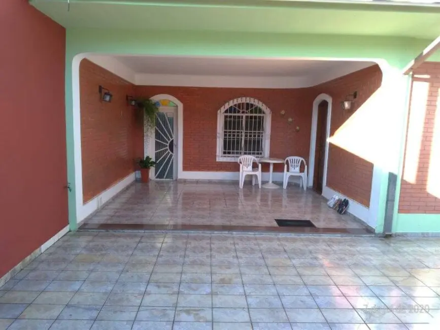 Foto 2 de Casa com 3 quartos à venda, 300m2 em Sao Jose Dos Campos - SP