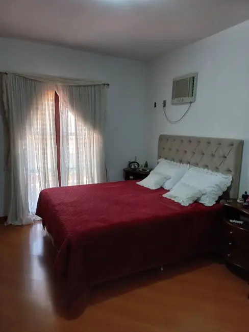 Foto 4 de Sobrado com 4 quartos à venda e para alugar, 250m2 em Sao Jose Dos Campos - SP