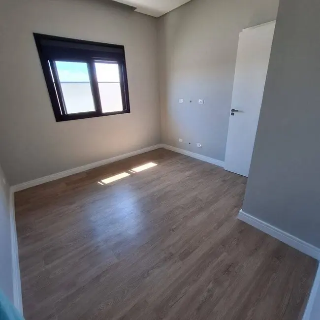Casa com 3 quartos à venda, 450m2 em Sao Jose Dos Campos - SP - imagem 8 Foto 8 de Casa com 3 quartos à venda, 450m2 em Sao Jose Dos Campos - SP
