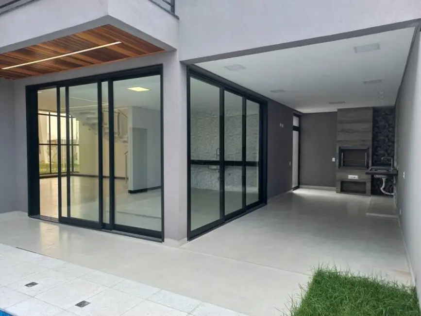 Sobrado com 3 quartos à venda, 280m2 em Sao Jose Dos Campos - SP - imagem 9 Foto 9 de Sobrado com 3 quartos à venda, 280m2 em Sao Jose Dos Campos - SP