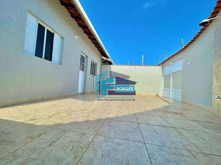 Foto 2 de Casa com 2 quartos à venda, 147m2 em Mongagua - SP