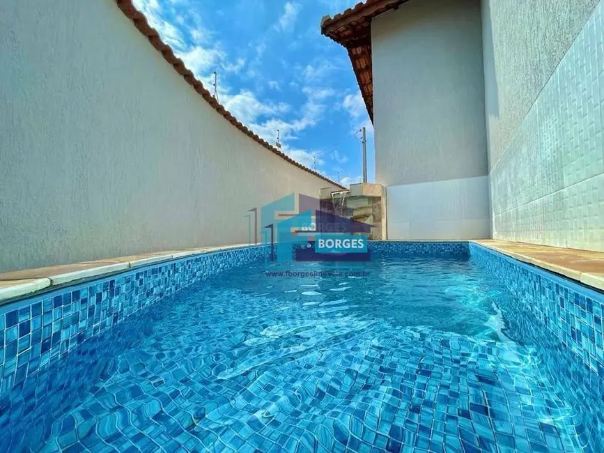 Foto 1 de Casa com 2 quartos à venda, 147m2 em Mongagua - SP